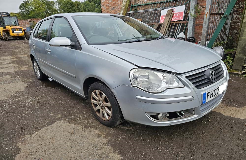 VW Polo Breaking Spares Parts MK4 2005-2009 Silver LA7W